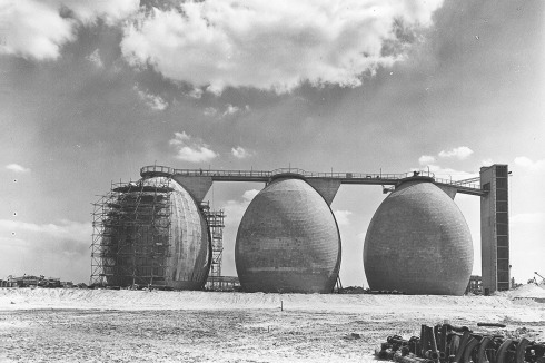 Klärwerk Köhlbrandhöft, Faulturmbehälter im Bau, 1958.<br />