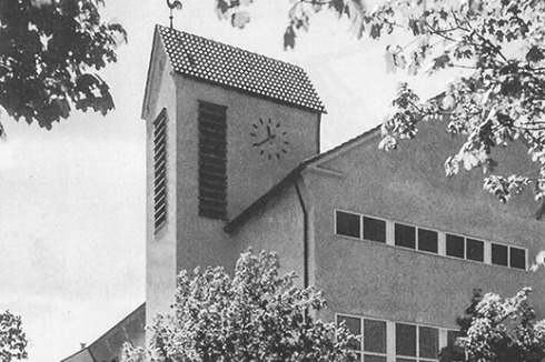 Erbaut 1933 von Hans Daiber, überformt 1939 von Rudolf Lempp: Dem Baukörper ist nach der Umgestaltung von seiner ehemaligen dynamischen Leichtigkeit nichts mehr anzumerken. Das ändert sich bald.<br />