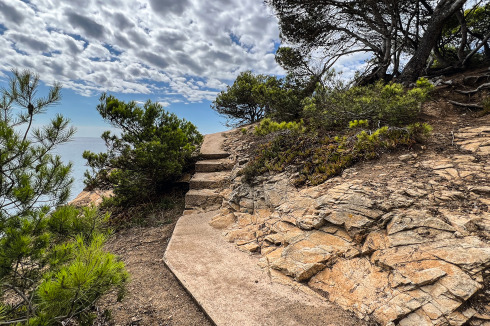 Die Costa Brava ist dem doppelten Druck des Klimawandels und der massiven Besucherfrequenz ausgesetzt. <br />
