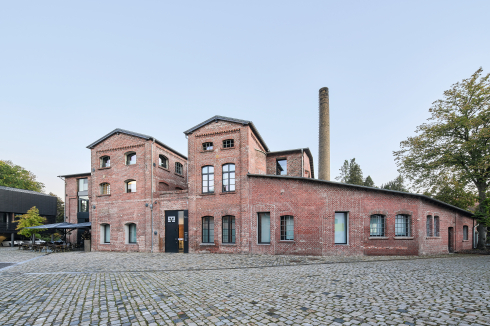 ... des Industriegeländes gegenüber des alten Ortskerns.<br />