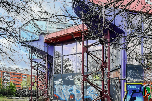 ... „Dokument einer durch Kreativität, Experimentierfreudigkeit und ausdrucksstarke Formgebung gekennzeichneten Phase der Architekturentwicklung (...)“. Sie fordern den Stopp der Abrisspläne des Berliner Senats.<br />