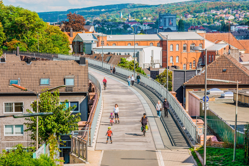 Die Nordbahntrasse ist ein etwa 22 km langer Fuß- und Radweg auf einer ehemaligen Hochbahntrasse.<br />