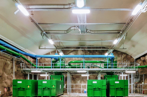 Sammelcontainer im Stockholmer Entwicklungsgebiet Royal Seaport (Bauwelt 6.2020)<br />