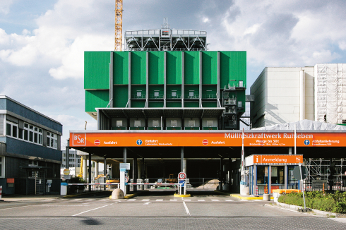 Das Müllheizkraftwerk in Berlin-Ruhleben durchlaufen jährlich 500.000 Tonnen Abfall. Daraus wird Strom und Wärme erzeugt.<br />