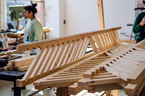 Leitthema der Planung ist die Verwendung von Altholz in Tragwerk und Ausbau.<br />