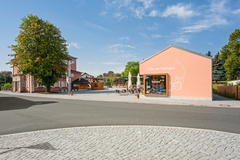 Es enstanden ein Bäckereigebäude, ein Spielplatz und eine Veranstaltungsfläche für Märkte, Feste, Freiluftkino und Konzerte.<br />