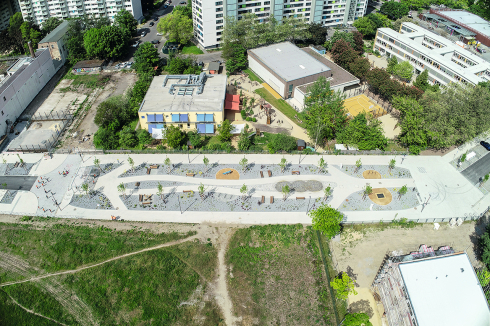 Die Planung stammt von der Planungsgruppe Brücken-, Ingenieur- und Tiefbau Partnergesellschaft sowie Kummert &amp; Partner Be­ratende Ingenieure. Durchführung: das Dresdner Straßen- und Tiefbauamt.<br />