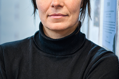 <strong>Gabu Heindl</strong> <br />ist Professorin und Leiterin des Fachgebiets ARCHITEKTUR STADT ÖKONOMIE | Bauwirtschaft und Projektentwicklung an der Universität Kassel. Als Architektin und Stadtplanerin betreibt sie das Büro GABU Heindl Architektur in Wien. Ihr Fokus: Wohnen, öffentlicher Raum und Verteilungsfragen in Architektur und Stadtplanung. <strong>UmBauwirtschaft und radikaldemokratische Projektentwicklung</strong> lautet der Titel des Vortrags.<br />