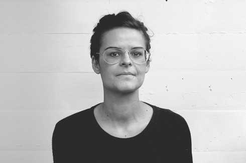 <strong>Anne Femmer</strong> und <strong>Florian Summa</strong> <br />sind Architekt:innen und Gründer:innen des Leipziger Büros SUMMACUMFEMMER. Zu ihren realisierten Bauprojekten zählt u.a. das experimentell-genossenschaftliche Wohnhaus „San Riemo“ in München. 2023 waren sie Co-Kura­tor­:innen des Deutschen Pavillons in Venedig. Aktuell unterrichten sie als Gastprofessor:innen an der Universität der Künste Berlin. <br />