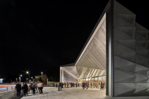 Ein Abend im Konversionsgebiet: Das Teatro Borsoni dient auch der Stadtentwicklung<br />