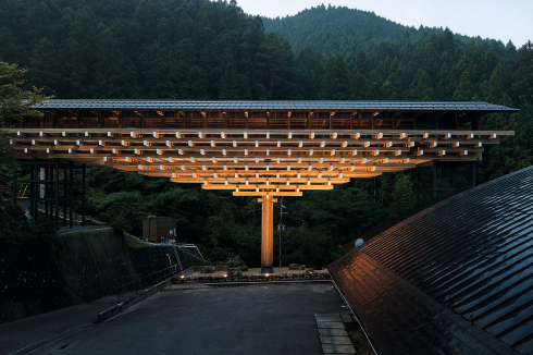 Kengo Kumas Yusuhara Wooden Bridge Museum (2010) ...<br />