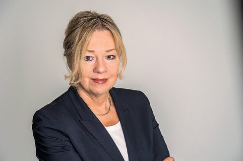 <strong>Dagmar Ruscheinsky</strong> ist seit 2022 Bürgermeisterin für Soziales, Jugend, Gesundheit, Kultur und Sport. Zuvor saß die studierte Germanistin dem Leitungsstab im Bundesamt für Bauwesen und Raumordnung vor. Sie ist u.a. Aufsichtsratsmitglied der Kulturhauptstadt Europas Chemnitz 2025.<br />