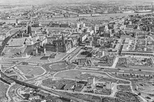 <strong>Hofplein</strong> Künftig soll der 1955 als vierspuriger Verkehrskreisel eröffnete Hofplein auf zwei Auto-Fahrspuren reduziert werden.<br />