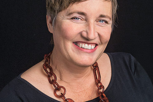 <strong>Mariette Beyeler</strong> <br />ist Architektin, Siedlungsplanerin und Gründerin der NPO MetamorpHouse. Sie entwickelt Strategien zur Förderung des Weiterbauens im Bestand von Einfamilienhausgebieten, sensibilisiert und befähigt Eigentümer:innen für die optimierte Nutzung ihres Eigenheims und begleitet Kommunen bei der koordinierten Umsetzung der sanften Innenentwicklung. Der Titel ihres Vortrages lautet: <strong>Ein </strong><strong>Haus, </strong><strong>mehrere Haushalte. </strong><br />