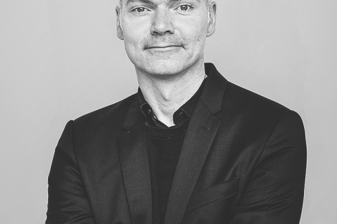 <strong>Christian Dobrick</strong> <br /><span class="White">ist Partner im Büro West 8. Er verfolgt einen maßgeschneiderten Ansatz, indem er sich auf den lokalen Kontext einlässt, sich daran anpasst und innerhalb dessen arbeitet. Aufgrund seiner Ausbildung und Berufserfahrung in Deutschland bringt er Pragmatismus und Ingenieurskunst in die Umsetzung und Leitung multidisziplinärer, komplexer Projekte ein. Sein Vortragstitel lautet </span><strong>Überfluss und Mangel: Ein systemischer Ansatz.</strong><br />