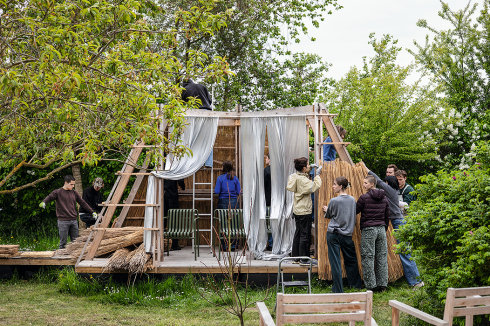 Saisonaler Salon im Rahmen des Women in Architecture Festivals 2025.<br />