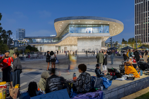 Peter Zumthors Neubau des LACMA in Los Angeles ist seit der Eröffnung im April ein Anziehungspunkt.<br />