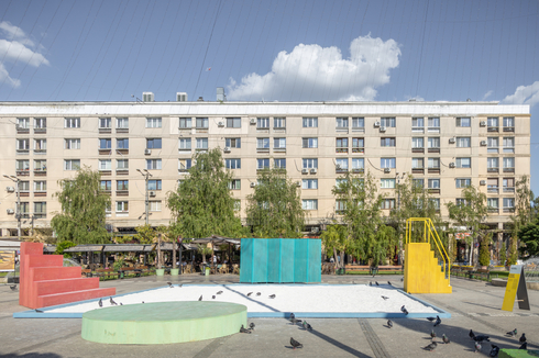 Die Piaţa Unirii in Iași ist ein typisches Beispiel für die innerstädtischen Plätze der sozialistischen Moderne in Rumänien: eigentlich ein gut proportionierter Stadtraum, der jedoch durch einen ziemlich brutalen Eingriff in die Altstadt entstanden ist.