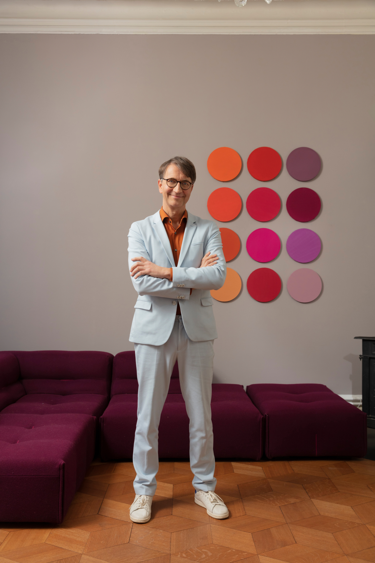 Axel Buether wurde zum Steinmetz und Restaurator ausgebildet, danach studierte er Architektur an der Technischen Universität und Universität der Künste Berlin sowie an der Architectural Association London. Seit 2012 lehrt er als Professor die „Didaktik der Visuellen Kommunikation“ an der Bergischen Universität Wuppertal.<br />