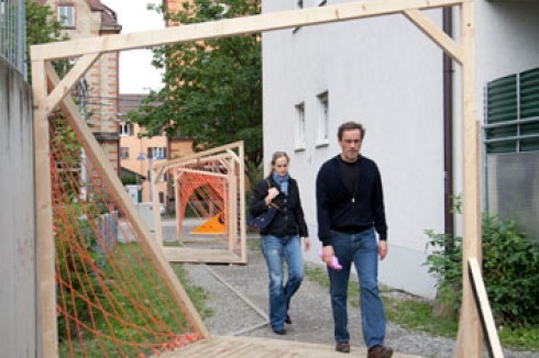 Ergebnis: Memory Lane, ein Parcours zwischen den Wagenhallen und dem Holocaust-Denkmal.<br />