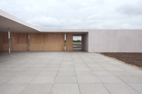 Noch bis zum 27. Oktober 2013 in Krefeld zu sehen:<br /><a href="http://www.projektmik.com/press.php?SID=1h57tnRo8jHn&eid=93" > "MIES 1:1 Das Golfclub Projekt - Ein begehbares Architekturmodell"</a><br />