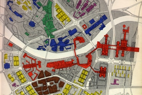 Rot ist das neue Zentrum, braun das alte. Der Basar aus osmanischer Zeit ist grün. Blau steht für Kultur / Wissenschaft, lila für Bildung, gelb für Wohnen.<br />