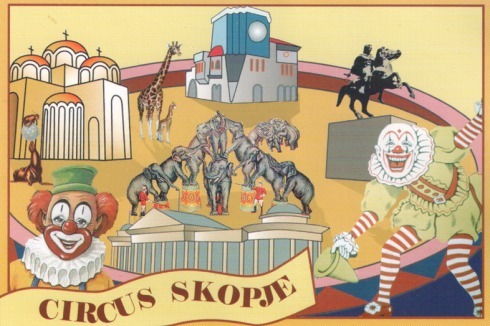 Die Postkarte von Leonora Grcheva zeigt die Absurdität der Bauprojekte in Skopje.<br />