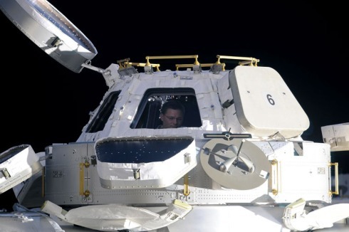 ... einem Beobachtungsmodul mit sieben Fenstern (ISS).<br />