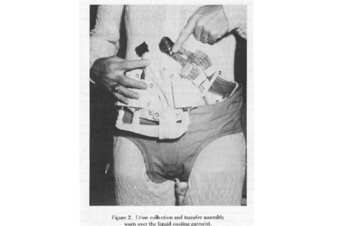 Die UCTA (Urine collection and transfer assembly), ein einfaches System zum Sammeln von Körperausscheidungen (Apollo-Programm), ...<br />
