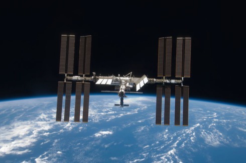 Kein Oben, kein Unten - in der Schwerelosigkeit lebt man in einem ungerichteten System. (Internationale Raumstation ISS)<br />
