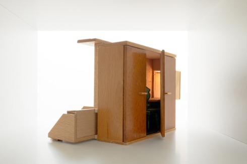 In welchem Maßstab die Studioli gebaut wurden, verschleiert die gelernte Schreinerin und Architektin bewusst (s5/2011).<br />