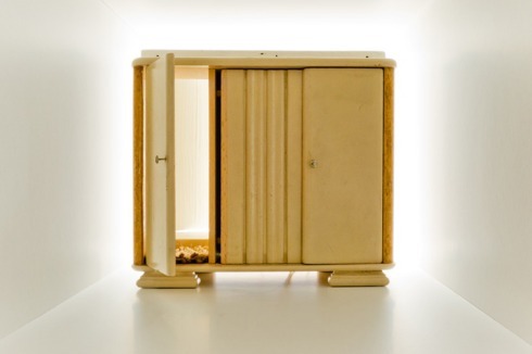 ... schafft Baierl einen intimen "Raum im Raum" (s4/2011).<br />