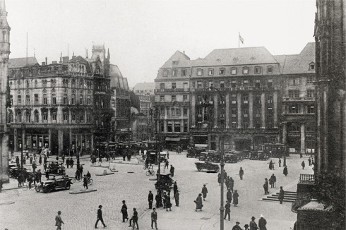 um 1920: Köln, Domvorplatz (Hotel Excelsior)<br />