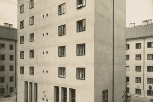 Klose-Hof (Volkswohnhaus), Wien, 1924-25, Architekt: Josef Hoffmann<br />