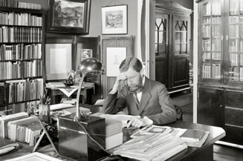 In den vier Bändern "Blaue Bücher" veröffentlichte Walter Müller-Wulckow die aufkommende Architekturmoderne.<br />