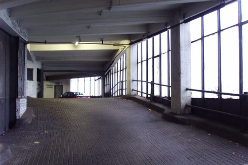 Das Szenario sieht vor, die historische Garage als reines Schaulager zu nutzen und in der anschließenden Baulücke einen zeitgenössischen Ergänzungsbau ...<br />