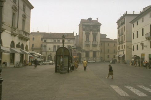 Piazza Castello und Palazzo Porto (1571) in Vicenza von Andrea Palladio (teilweise fertiggestellt von Vincenzo Scamozzi)<br />