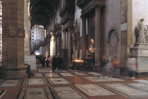 Altäre und Grabmäler in der Basilica di Santa Croce (1560) in Florenz von Giorgio Vasari<br />