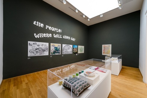 In „A Clockwork Jerusalem“ steht nicht die Architektur allein im Zentrum: Gleichzeitig wird gezeigt, welchen Einfluss Architektur seinerzeit auf Bücher, Filme und Musik hatte.<br />