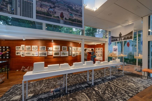 Vereinigung im Giardini: Der von Minusk Cho kuratierte koreanische Pavillon ("Crow's Eye View: The Korean Peninsula”) thematisiert die Landesteilung und wurde mit dem goldenen Löwen ausgezeichnet.<br />