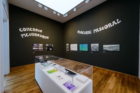 Die Kuratoren FAT architecture und Crimson architectural historians zeichnen den Aufstieg und Niedergang der britischen Moderne mit ihren sozialen, politischen und architektonischen Ambitionen nach.<br />