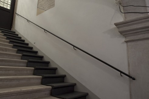 Remake: A 36” x 36” von Lawrence Weiner (1968)<br />