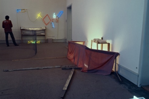 Original: Arbeiten von Neil Jenny and Sarkis (von links nach rechts)<br />