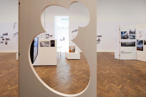 Die Ausstellung EASTERN PROMISES ist noch bis zum 06.10.2013 zu sehen im<br /><a href="http://www.mak.at/programm/event/eastern_promises?reserve-mode=active" >MAK Wien</a><br />
