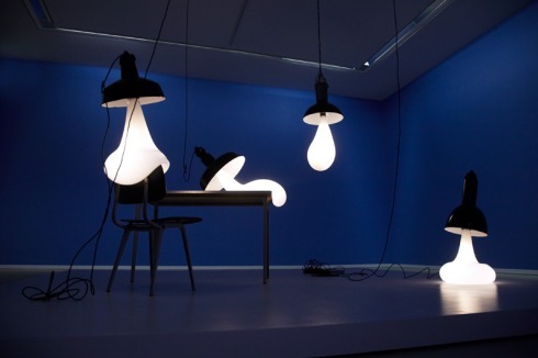 Handgefertigte Einzelstücke - die zerlaufenen Leuchten "Light Blubs" von Pieke Bergmans<br />