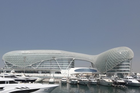 Kürzlich eröffnet wurde das Hotel „Yas Marina“ in Abu Dhabi; neben dem Komplex kreisen regelmäßig...<br />