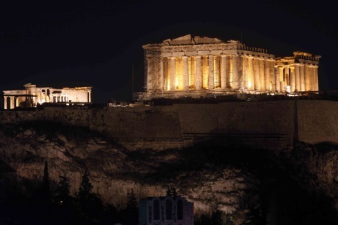 Athen, im Licht der Akropolis: der Klassiker unter den touristischen Stadtansichten.<br />