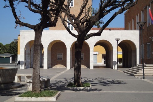 Das Zentrum von Pomenzia, einer in den 1930er Jahren angelegten Neustadt südlich von Rom (Foto: 2010).<br />