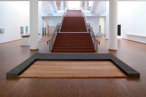 ... -"Piece By Piece", 2013; Betonblöcke, Mörtel, Douglastanne, Stahl.<br />