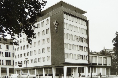 Das Gebäude der Industrie und Handeslkammer (IHK) wurde 1957 im Zentrum von Offenbach gebaut.<br />